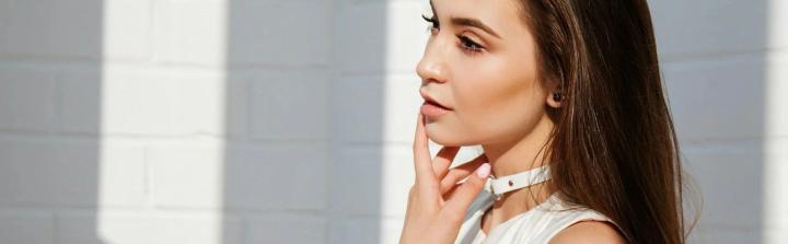 Krem z witaminą C – sekret młodszej skóry: jakie korzyści niesie regularne stosowanie?